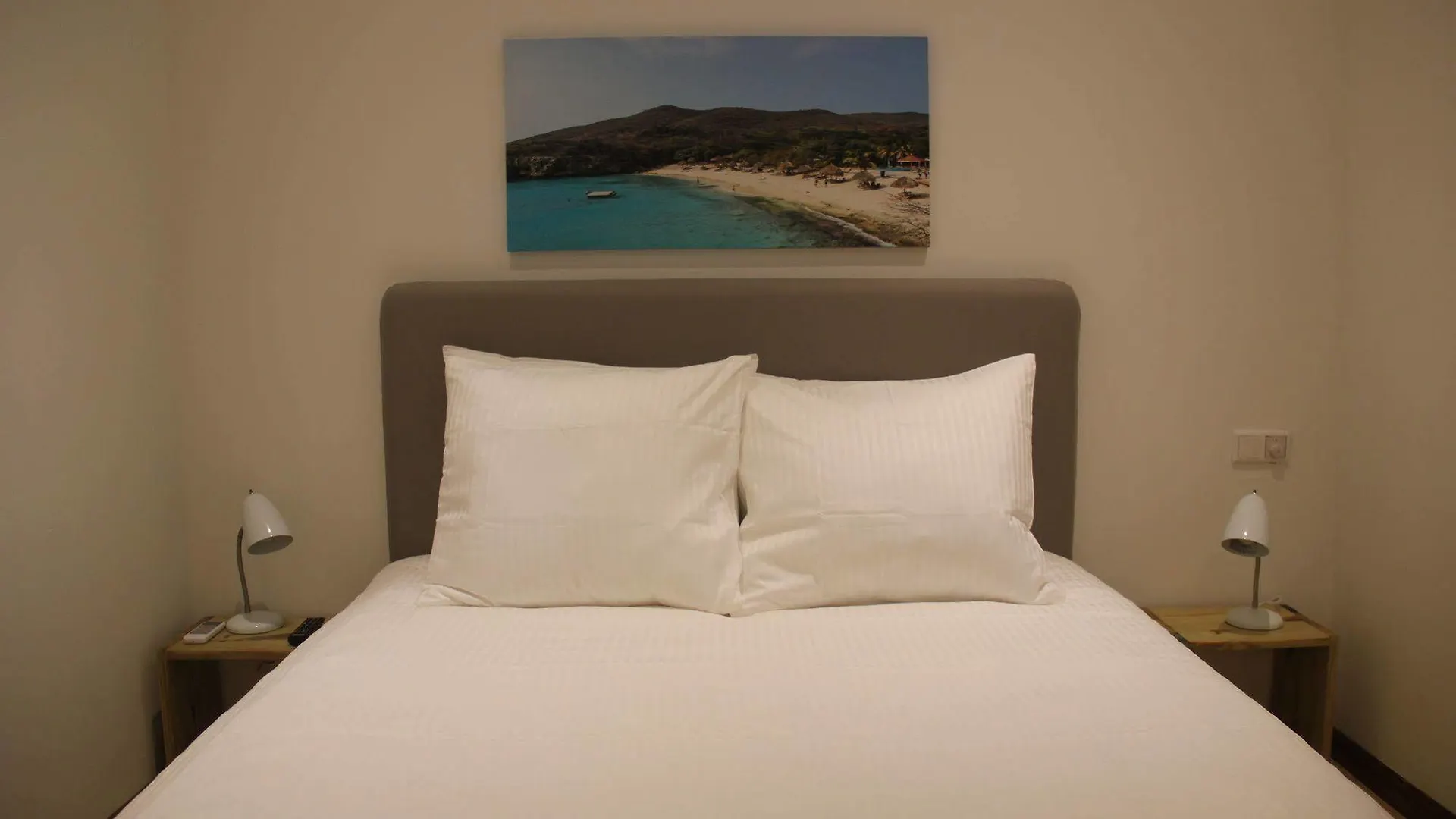 Kas Di Laman Apartments Punda